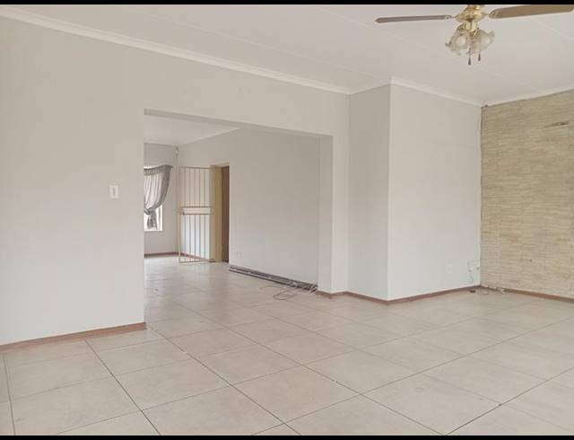 4 BEDROOM HOUSE FOR SALE IN HELIKONPARK